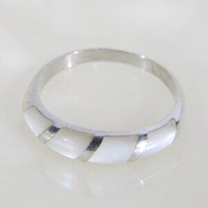 Vintage Rare 70s Sterling Silver Mother of Pearl Ring Size 7